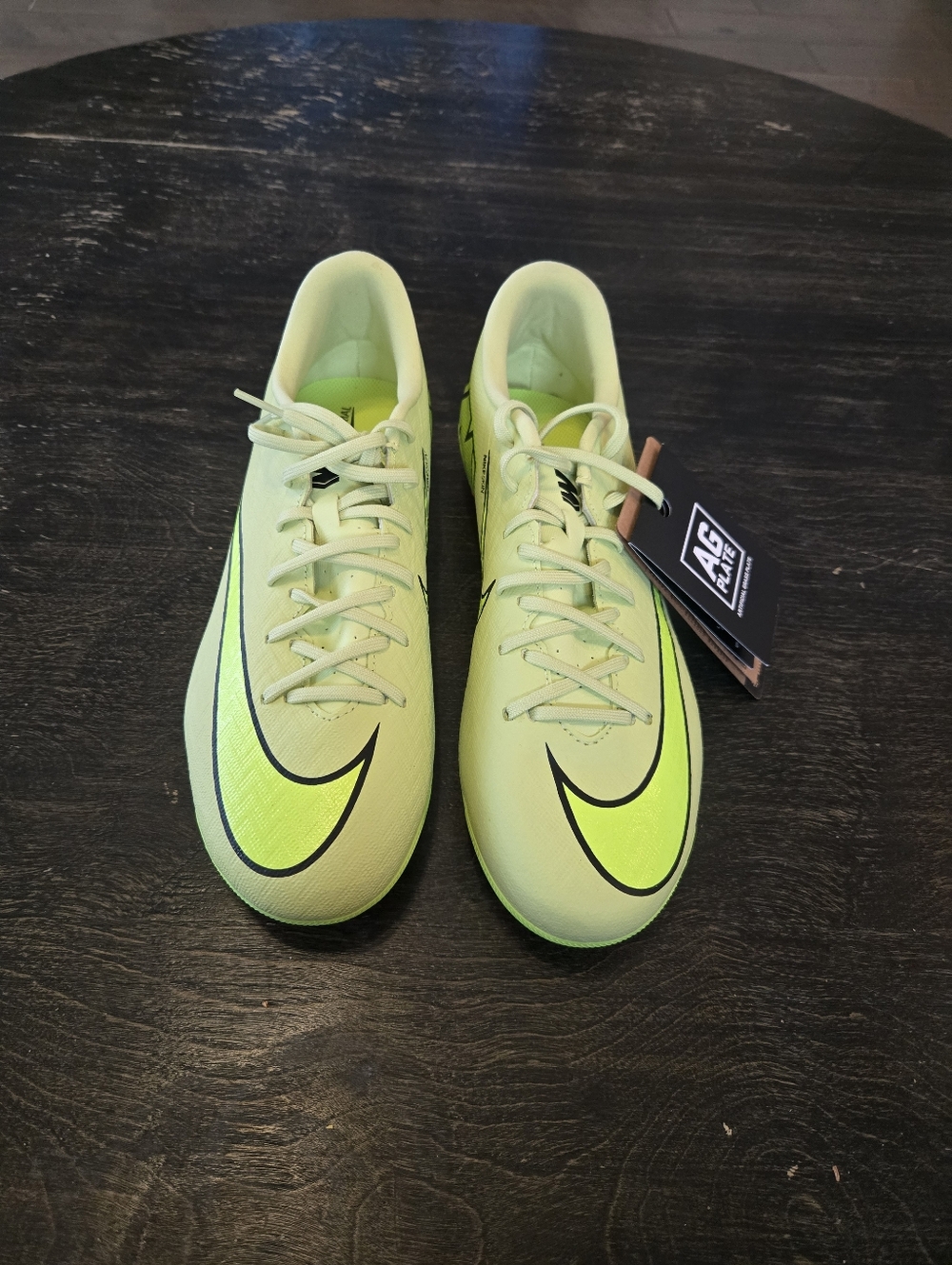 Nike Air Zoom Mecurial Vapor 16 Academy Soccer Cleats. M 7.5 or W 9
